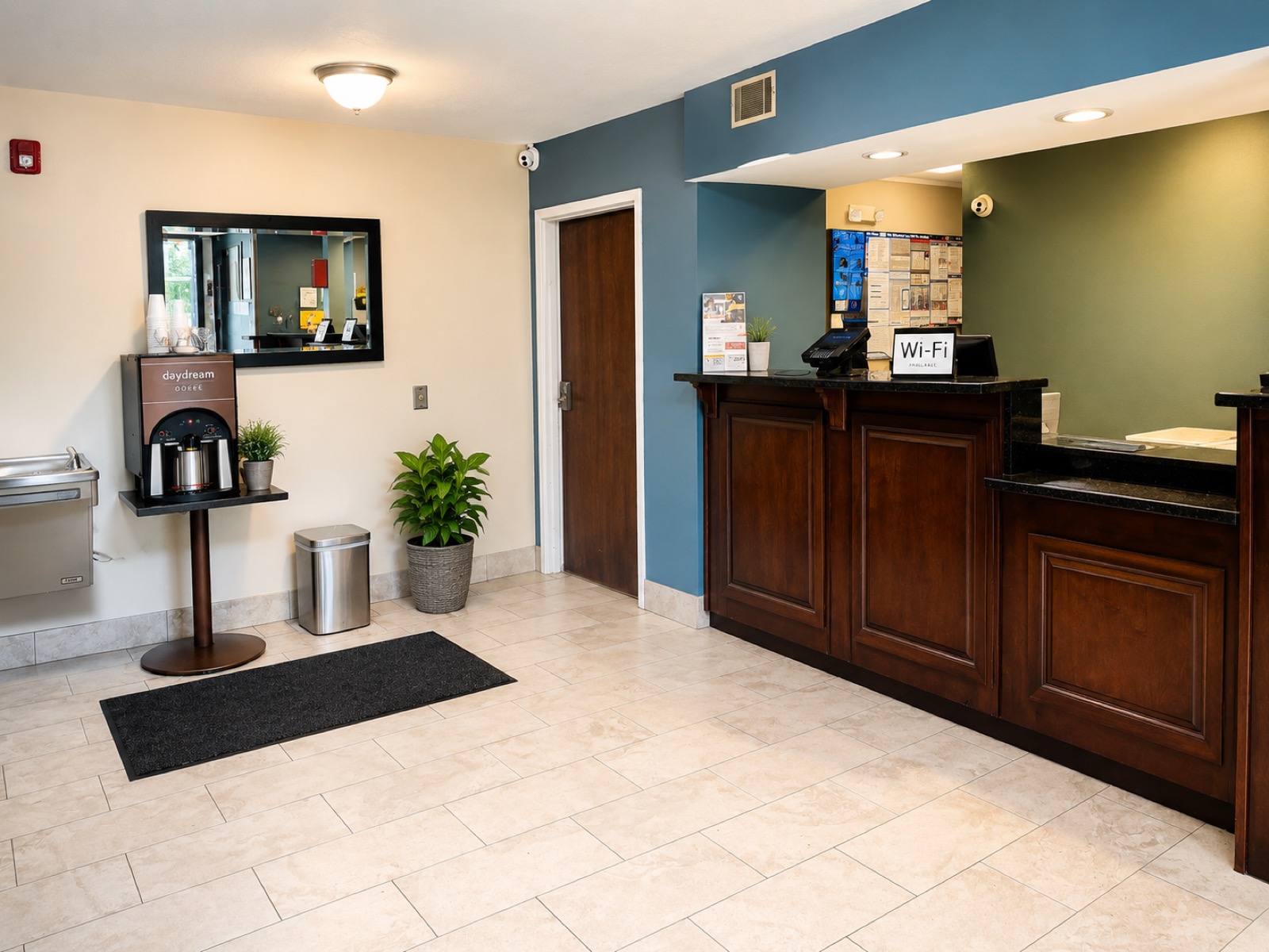 Studio Lodge Augusta front desk