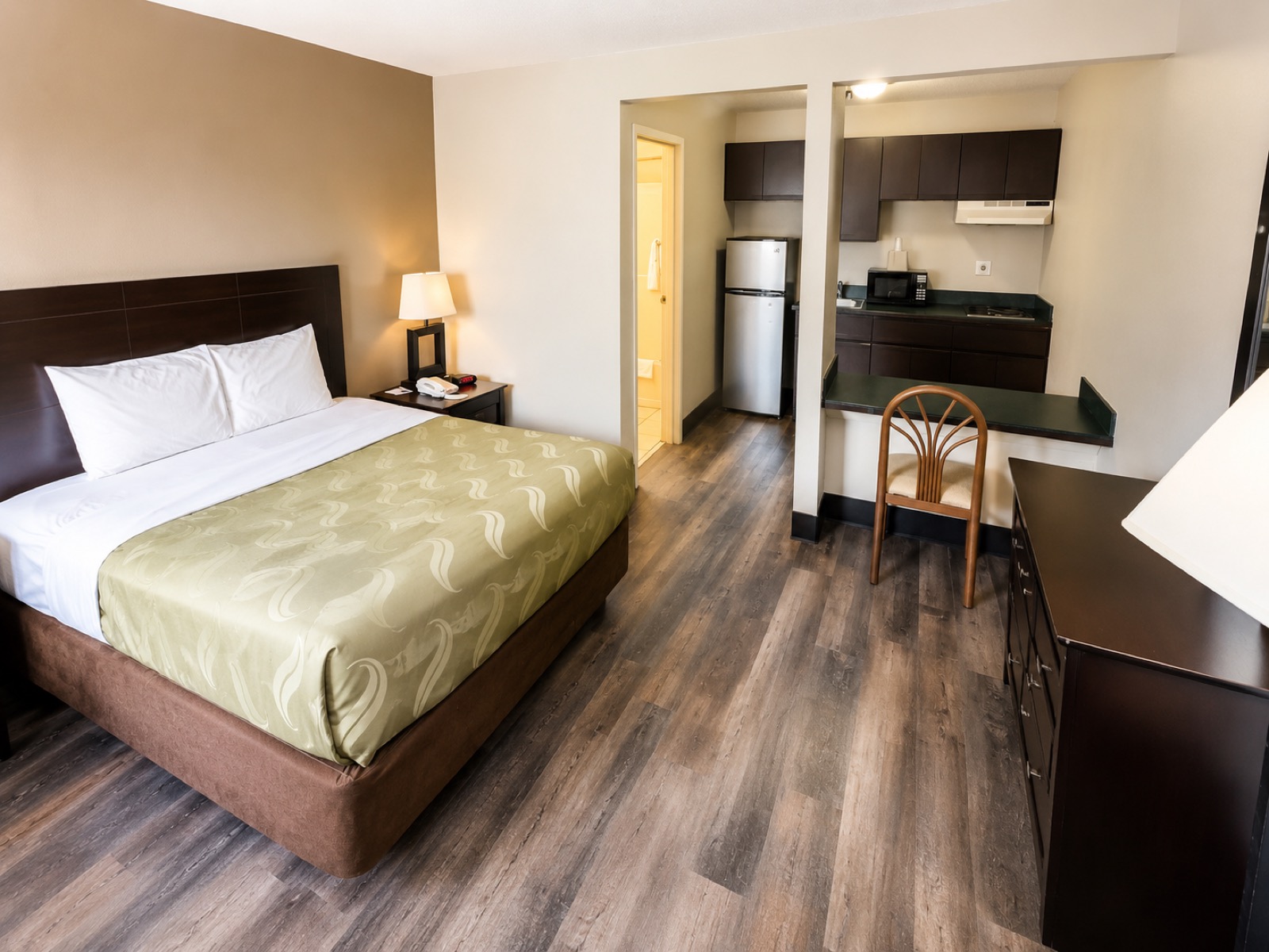 Studio Lodge Augusta king room with kitchenette