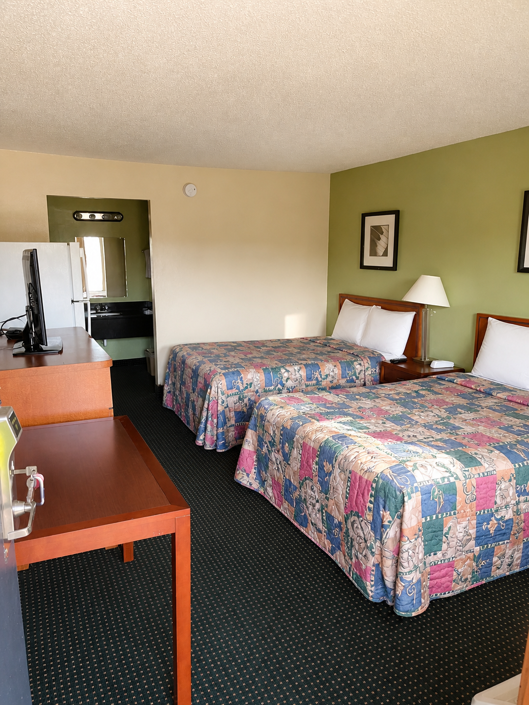 Budgetel Columbus double room with vanity