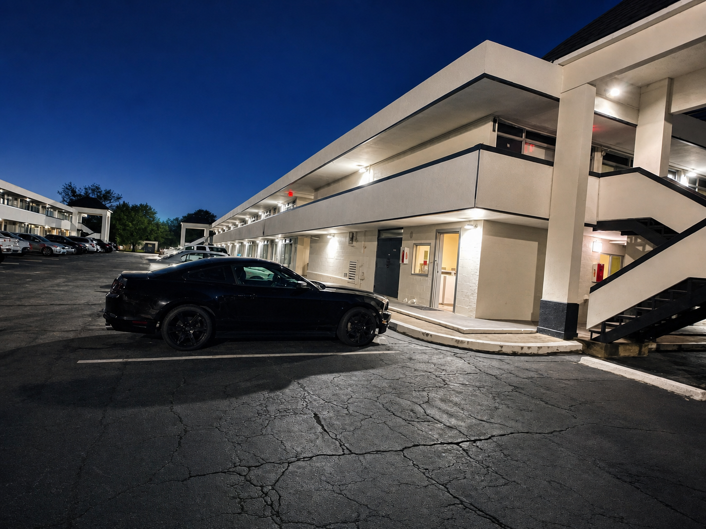 Budgetel Columbus illuminated guest room exterior