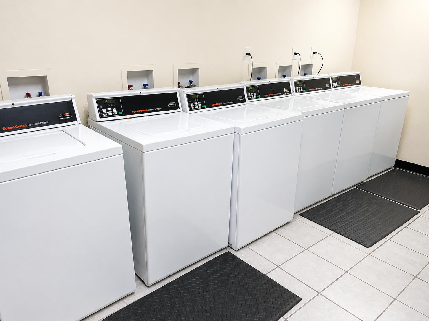 Budgetel Columbus guest laundry washers