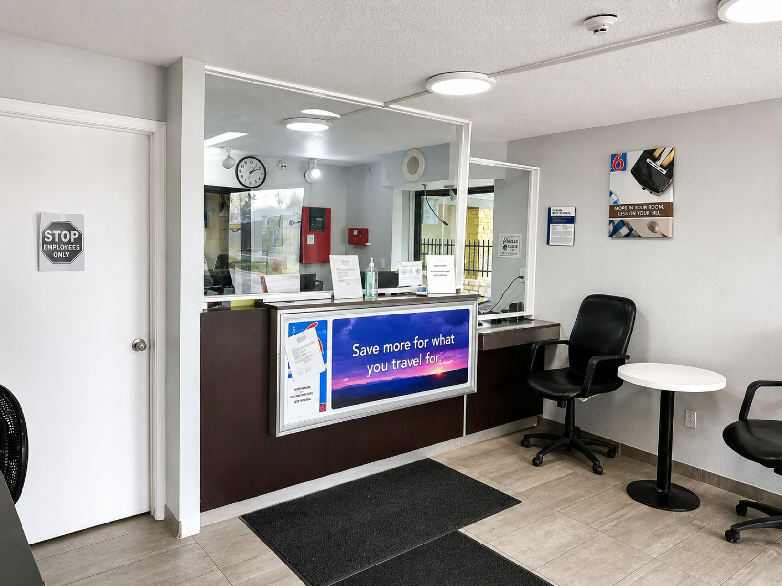 Studio Lodge of Columbus front desk