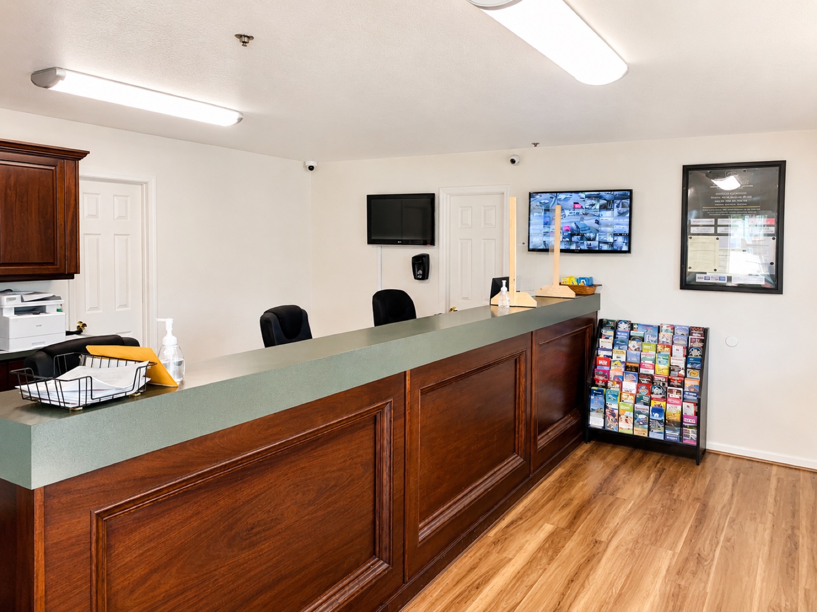 Stay Lodge of Dalton front desk