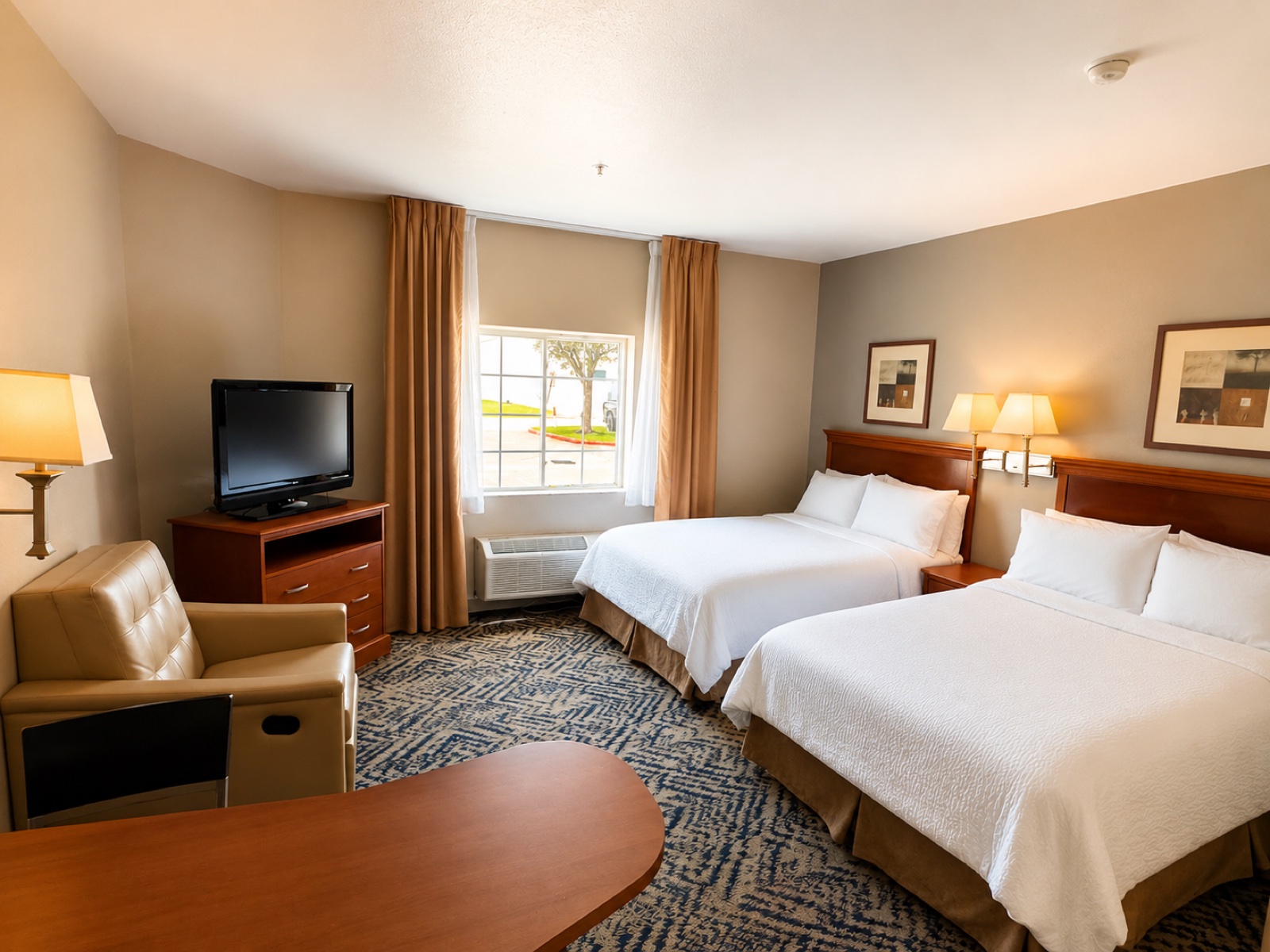 Extended Stay in Houston double room with desk