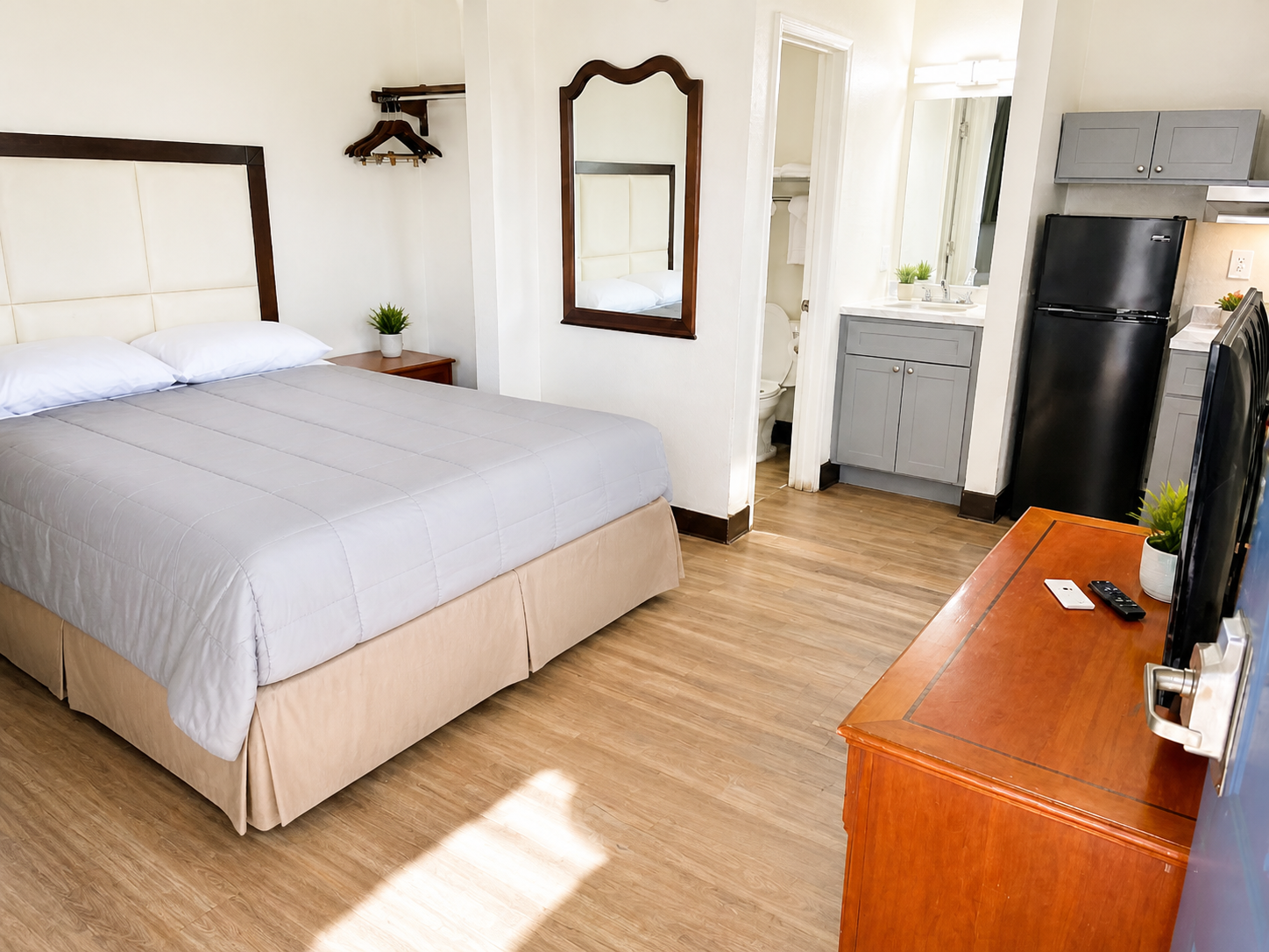 Montgomery remodeled king room with kitchenette and vanity