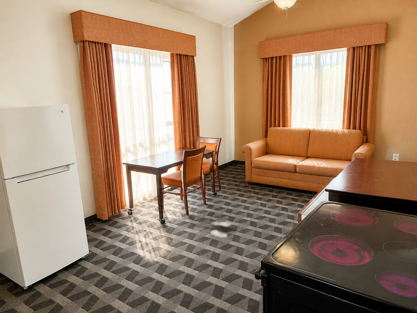 Montgomery suite with kitchen, dining table, and sitting area