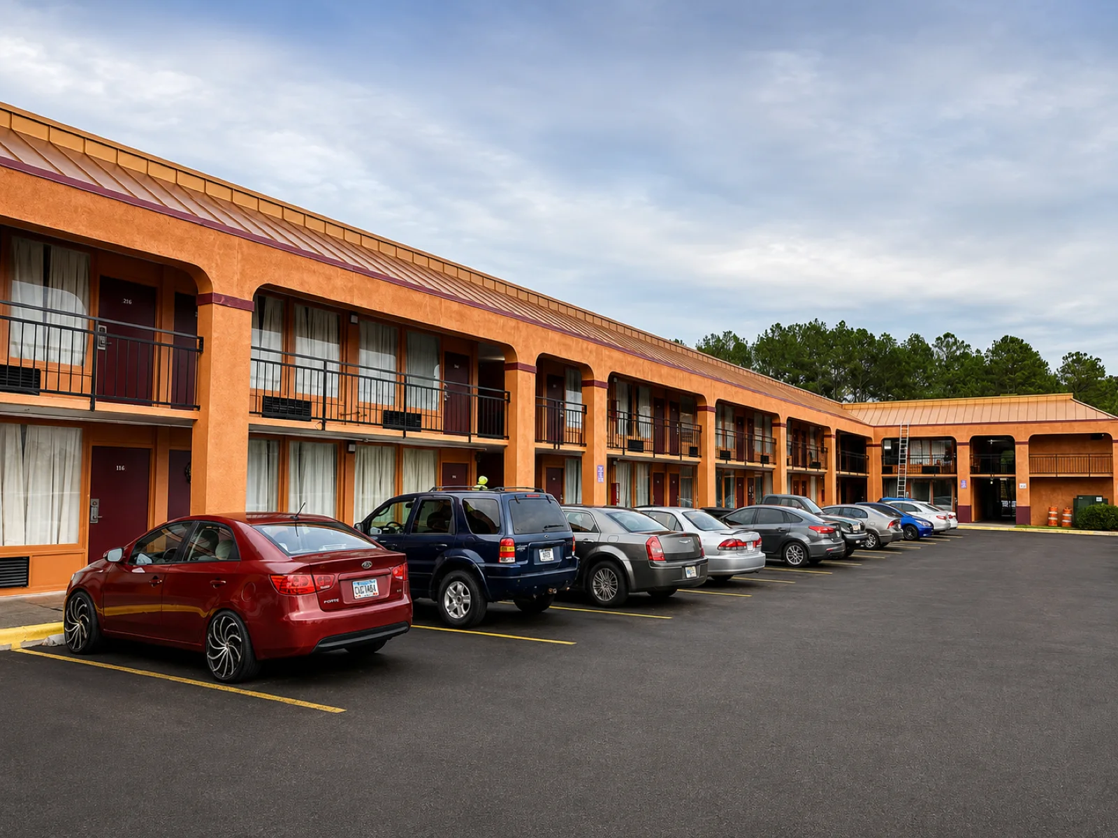 WeeklyStay Macon hotel exterior