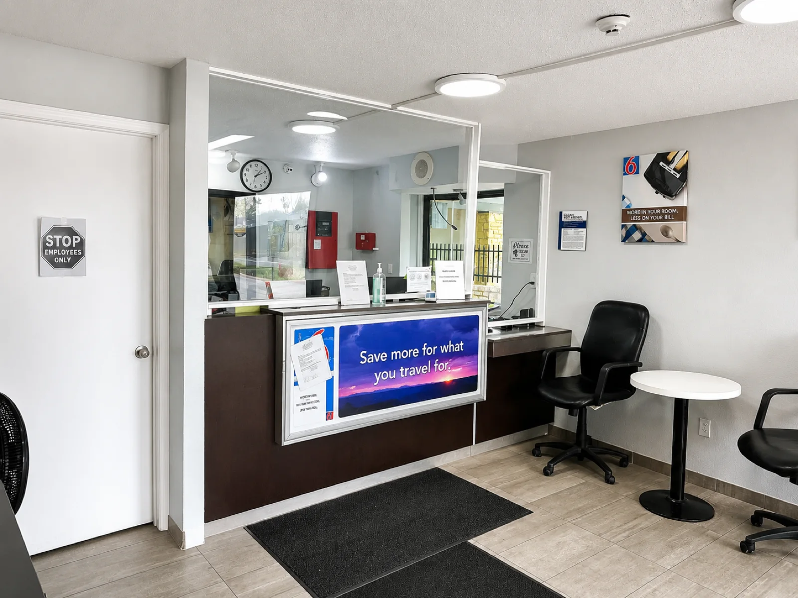 Studio Lodge of Columbus front desk