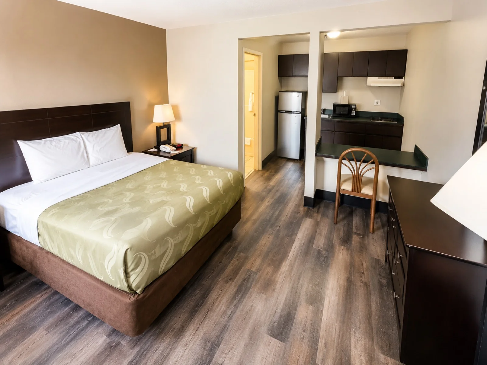Studio Lodge Augusta king room with kitchenette