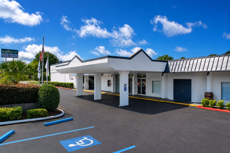 Budgetel Inn and Suites Columbus exterior