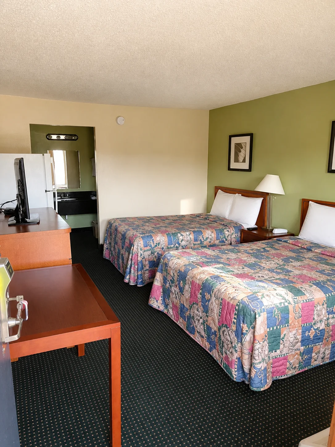 Budgetel Columbus double room with vanity
