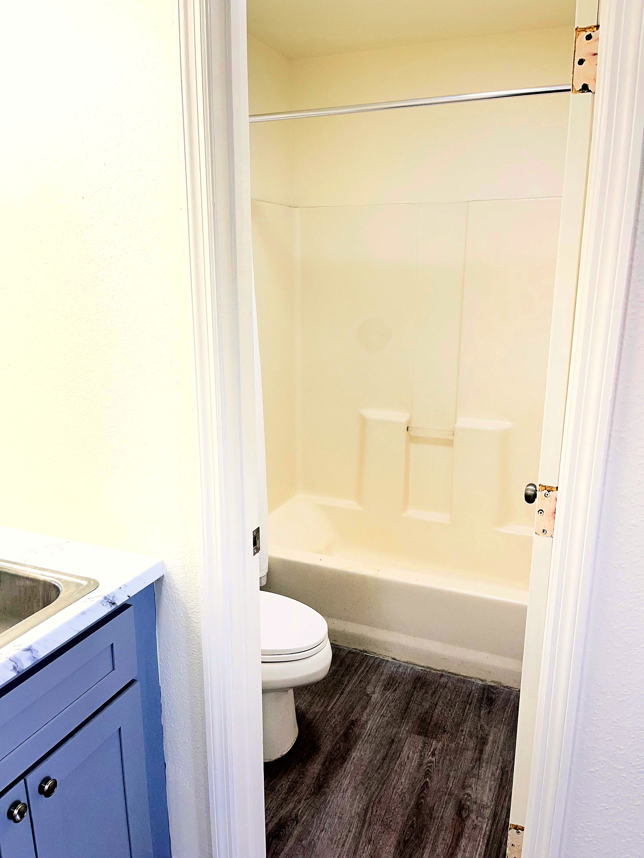 Savannah bathroom with tub and vanity