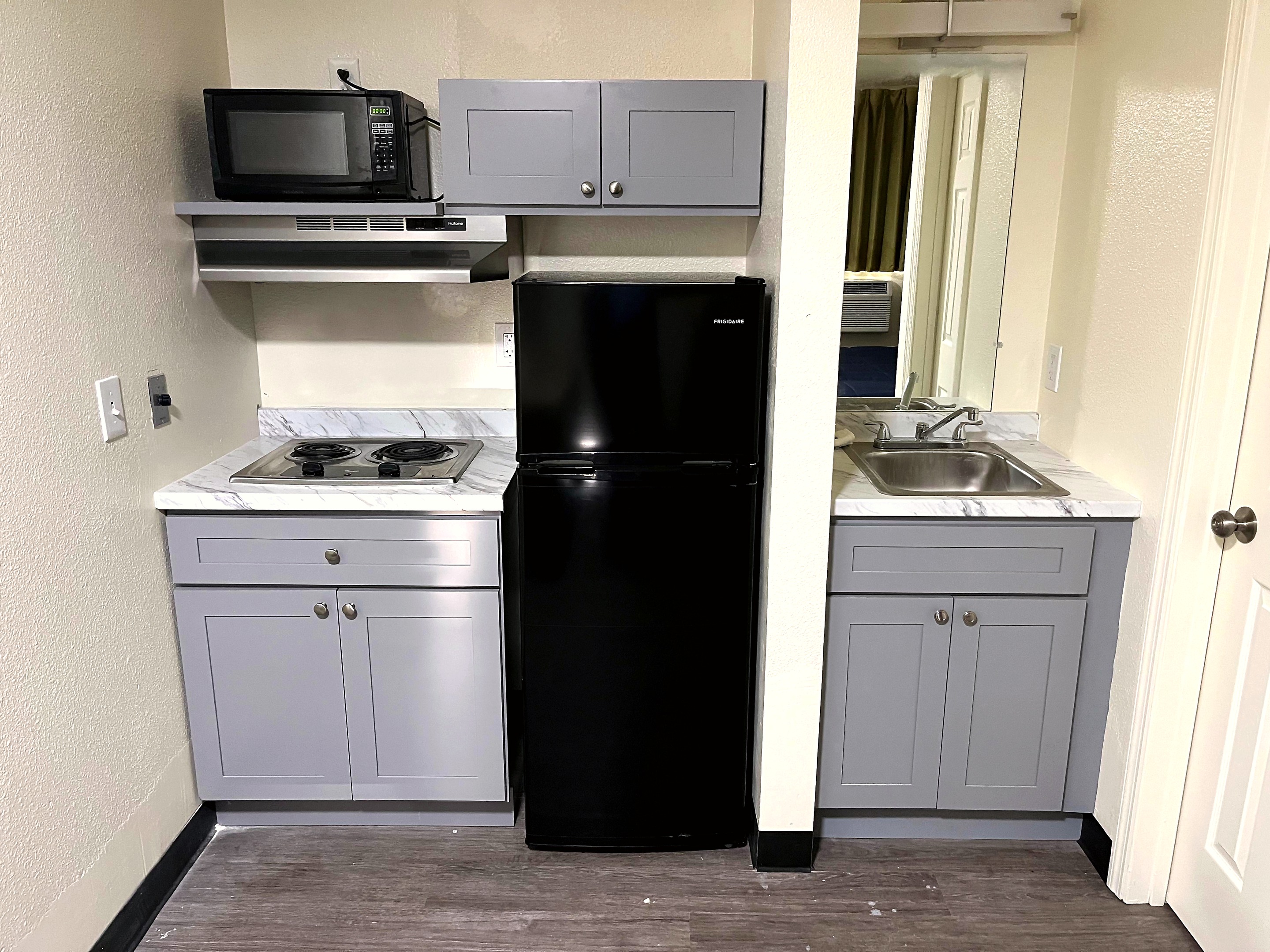 Savannah kitchenette with refrigerator, cooktop, and sink
