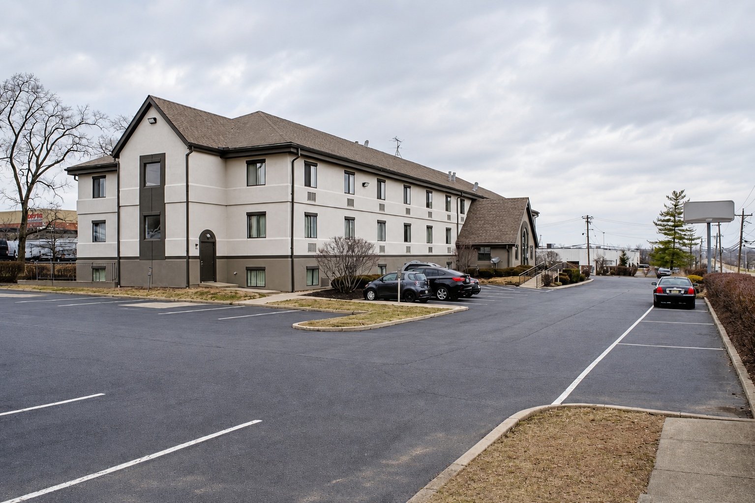 Wide exterior parking view of Studio Lodge Cincinnati Springdale