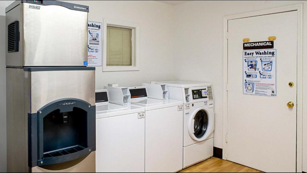 Springdale guest laundry room