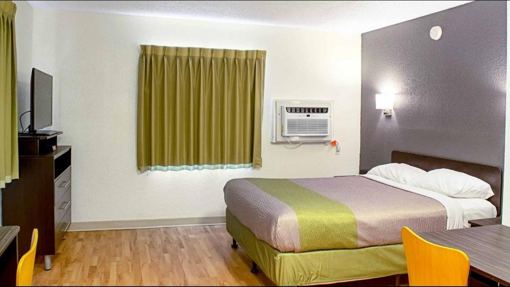 Springdale queen guest room with desk and television